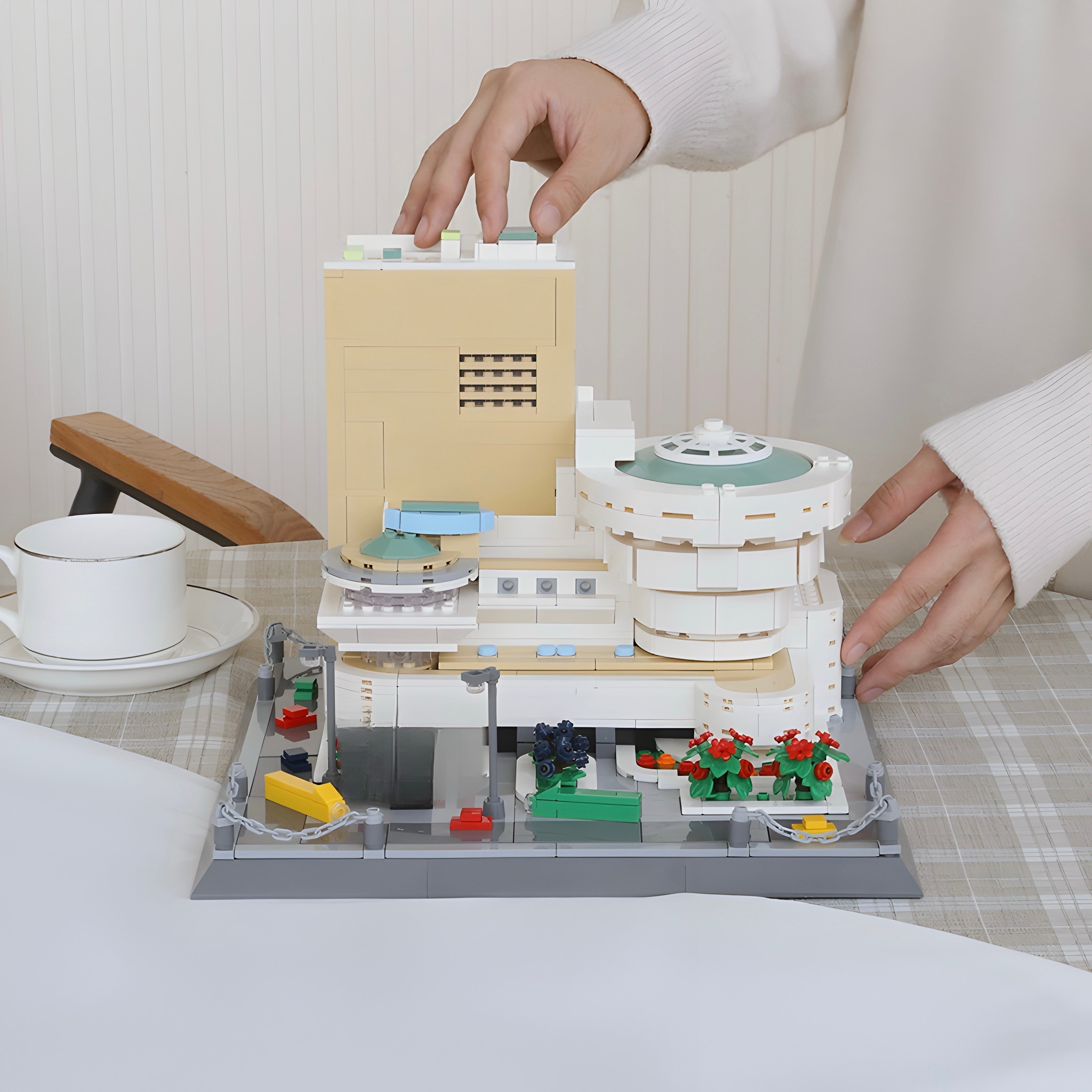 Brick MOC Guggenheim Museum | 904pcs - Brick Car Merchant