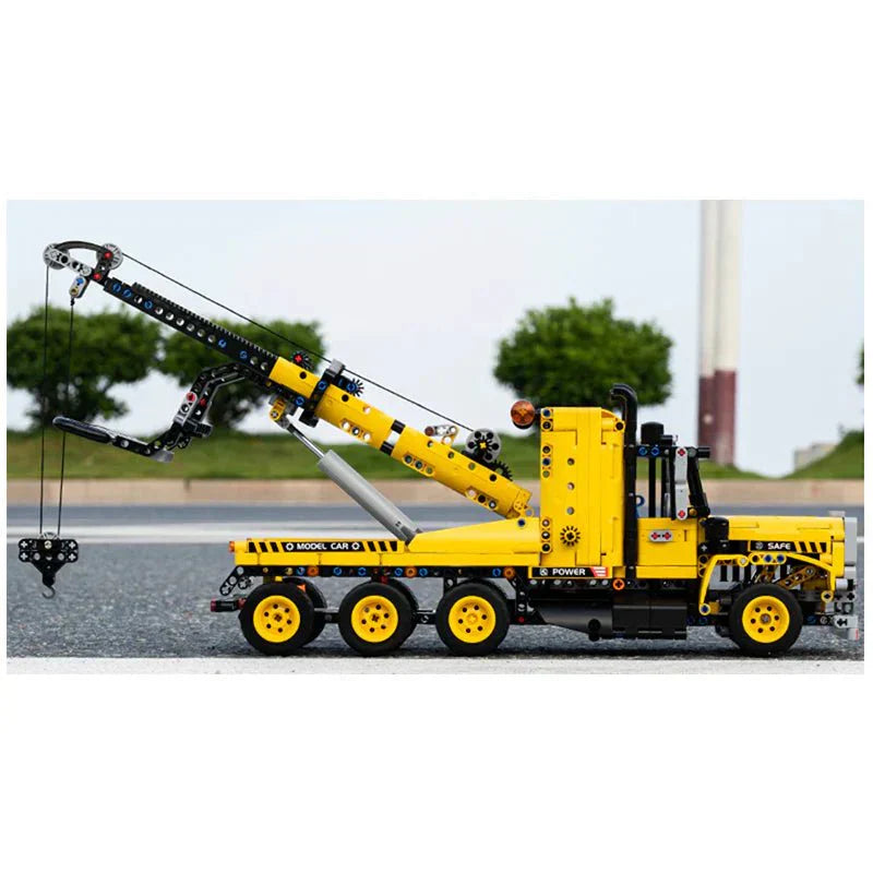 Brick MOC Heavy-Duty Tow Truck | 1250pcs - Brick Car Merchant